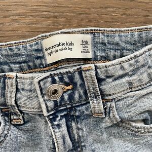 Abercrombie Kids Light Wash Denim High Rise/ Wide Leg Jeans Size 9/10 LONG